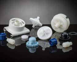 What are the advantages and disadvantages of plastic mold injection molding