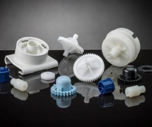 What are advantages and disadvantages of plastic mold injection molding