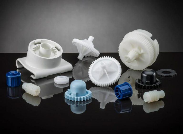 What are the advantages and disadvantages of plastic mold injection molding