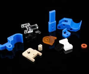 What are the factors that determine the processing price of plastic molds?